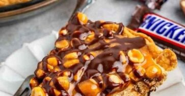 Snickers Peanut Butter Brownie Pie