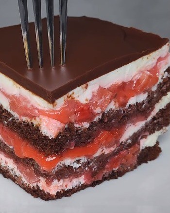 Indulgent Strawberry Dream Cake